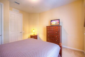 Lovely Third-floor Vista Cay Resort Condo!