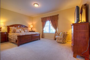 Lovely Third-floor Vista Cay Resort Condo!