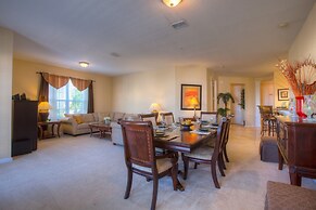 Lovely Third-floor Vista Cay Resort Condo!