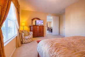 Lovely Third-floor Vista Cay Resort Condo!