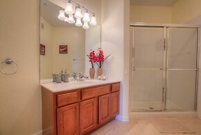 Spacious Vista Cay Condo, Close to Conv. Center