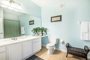 Top-floor Condo, Near Universal &convention Ctr