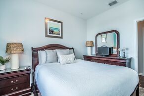 Top-floor Condo, Near Universal &convention Ctr