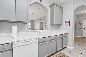 Newly Remodeled Lakeview Penthouse, Near Conv. Ctr