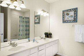 Spacious Townhome W/patio & Garage! Sleeps10