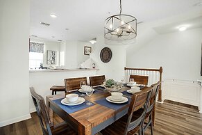 Spacious Townhome W/patio & Garage! Sleeps10