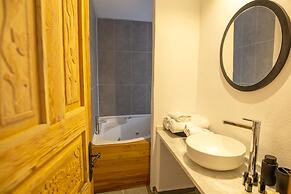 Camlik 87 Hotel Ayvalik