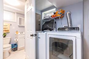 Gorgeous Home 10 min to DC by CozySuites