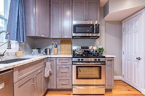 Gorgeous Home 10 min to DC by CozySuites