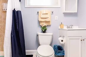 Gorgeous Home 10 min to DC by CozySuites