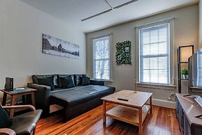 3BR Colonial House w/Parking by CozySuites