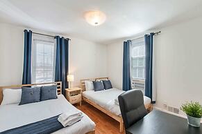 3BR Colonial House w/Parking by CozySuites