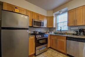 3BR Colonial House w/Parking by CozySuites