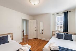 3BR Colonial House w/Parking by CozySuites
