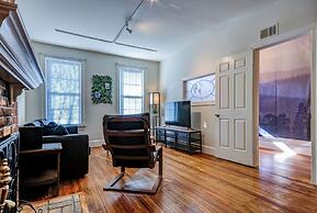 3BR Colonial House w/Parking by CozySuites