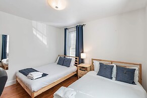 3BR Colonial House w/Parking by CozySuites
