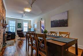 3BR Colonial House w/Parking by CozySuites