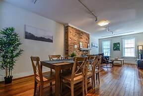 3BR Colonial House w/Parking by CozySuites
