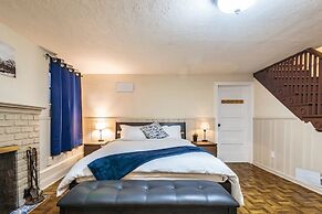 Spacious 4BR CozySuites in Old Town Alexandria