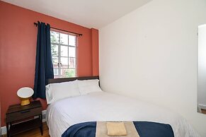 Spacious 4BR CozySuites in Old Town Alexandria