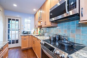 Spacious 4BR CozySuites in Old Town Alexandria
