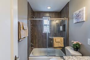 Beautiful 3br/2ba House with cozy backyard by CozySuites