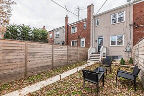 Beautiful 3br/2ba House with cozy backyard by CozySuites