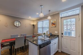 Beautiful 3br/2ba House with cozy backyard by CozySuites