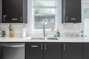 Modern Colonial 3BR/2BA House | 5m to DC & DCA, by CozySuites