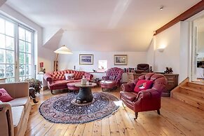 Stunning Luxury Duplex With Hot Tub and Aircon