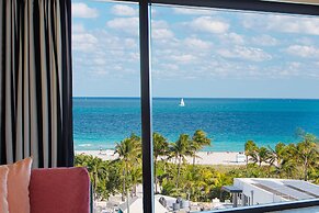 Moxy Miami South Beach