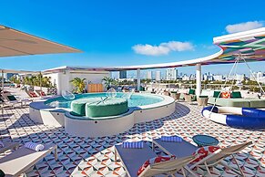 Moxy Miami South Beach
