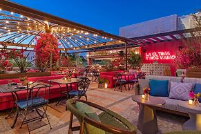 Moxy Miami South Beach