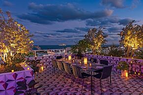 Moxy Miami South Beach