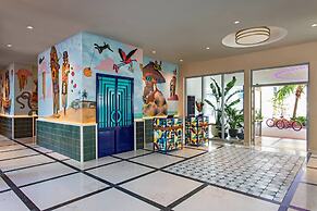 Moxy Miami South Beach