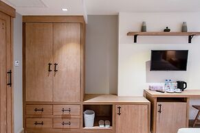 Saksiam Lakeside Resort