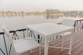 Saksiam Lakeside Resort