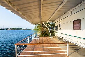 Saksiam Lakeside Resort