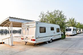 Saksiam Lakeside Resort