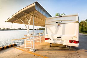 Saksiam Lakeside Resort