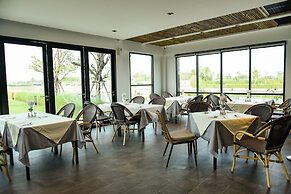 Saksiam Lakeside Resort