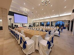 Saksiam Lakeside Resort