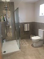 Rose Cottage Captivating 1-bed Cottage in Bangor