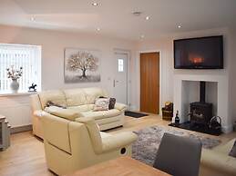 Rose Cottage Captivating 1-bed Cottage in Bangor