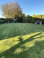 Rose Cottage Captivating 1-bed Cottage in Bangor