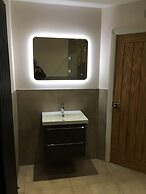 Rose Cottage Captivating 1-bed Cottage in Bangor