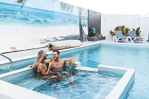 Gray Door Apartments - Adults Only