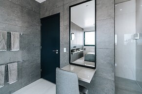 Gray Door Apartments - Adults Only