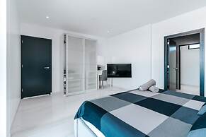 Gray Door Apartments - Adults Only