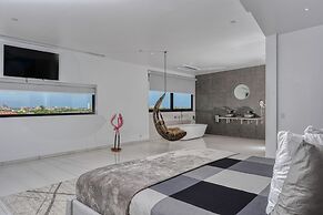 Gray Door Apartments - Adults Only